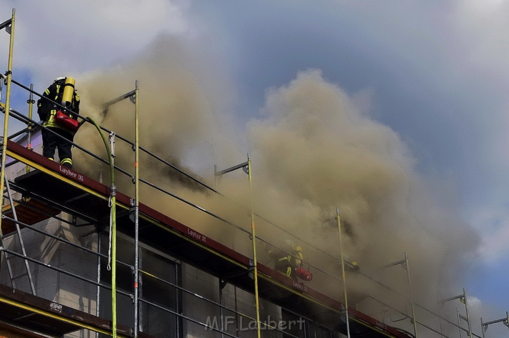 Dachstuhlbrand Koeln Poll Geislarerstr P042.JPG - Miklos Laubert